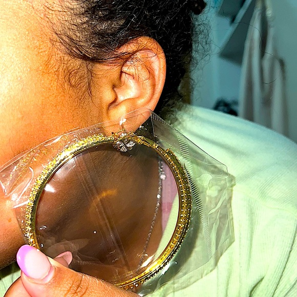 Stylish gold earrings lined with diamonds . - Picture 3 of 4